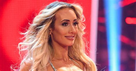 WWE star Carmella poses topless for first glimpse at postpartum。